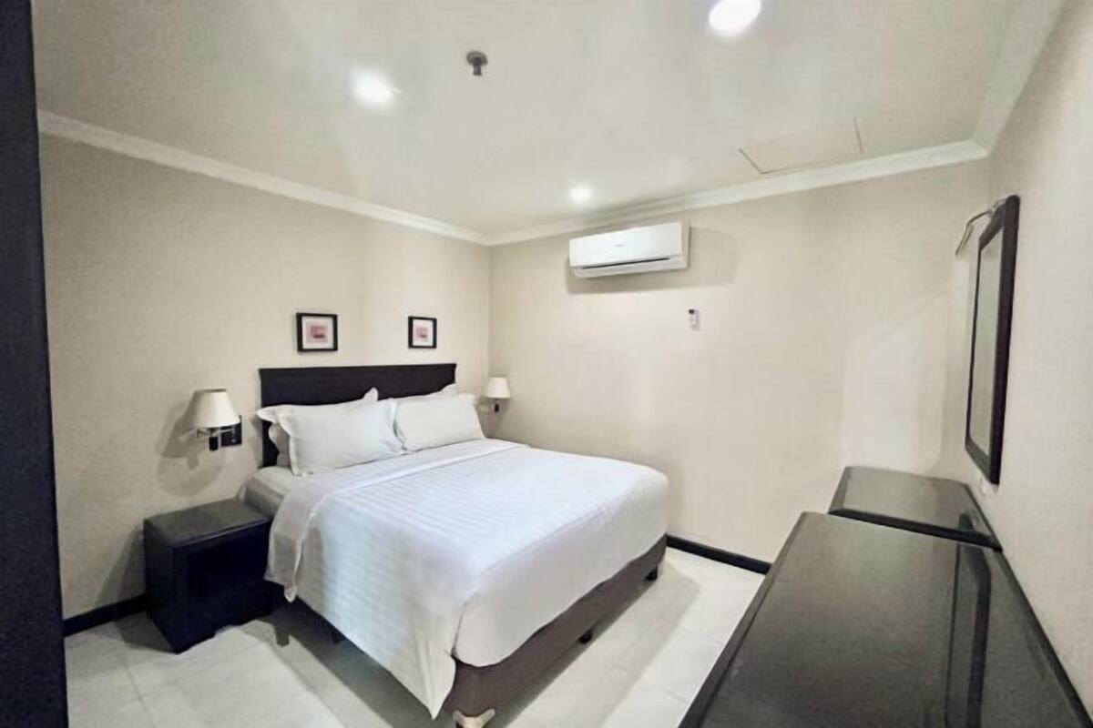 3 bedrooms, premium bedding, minibar, in-room safe