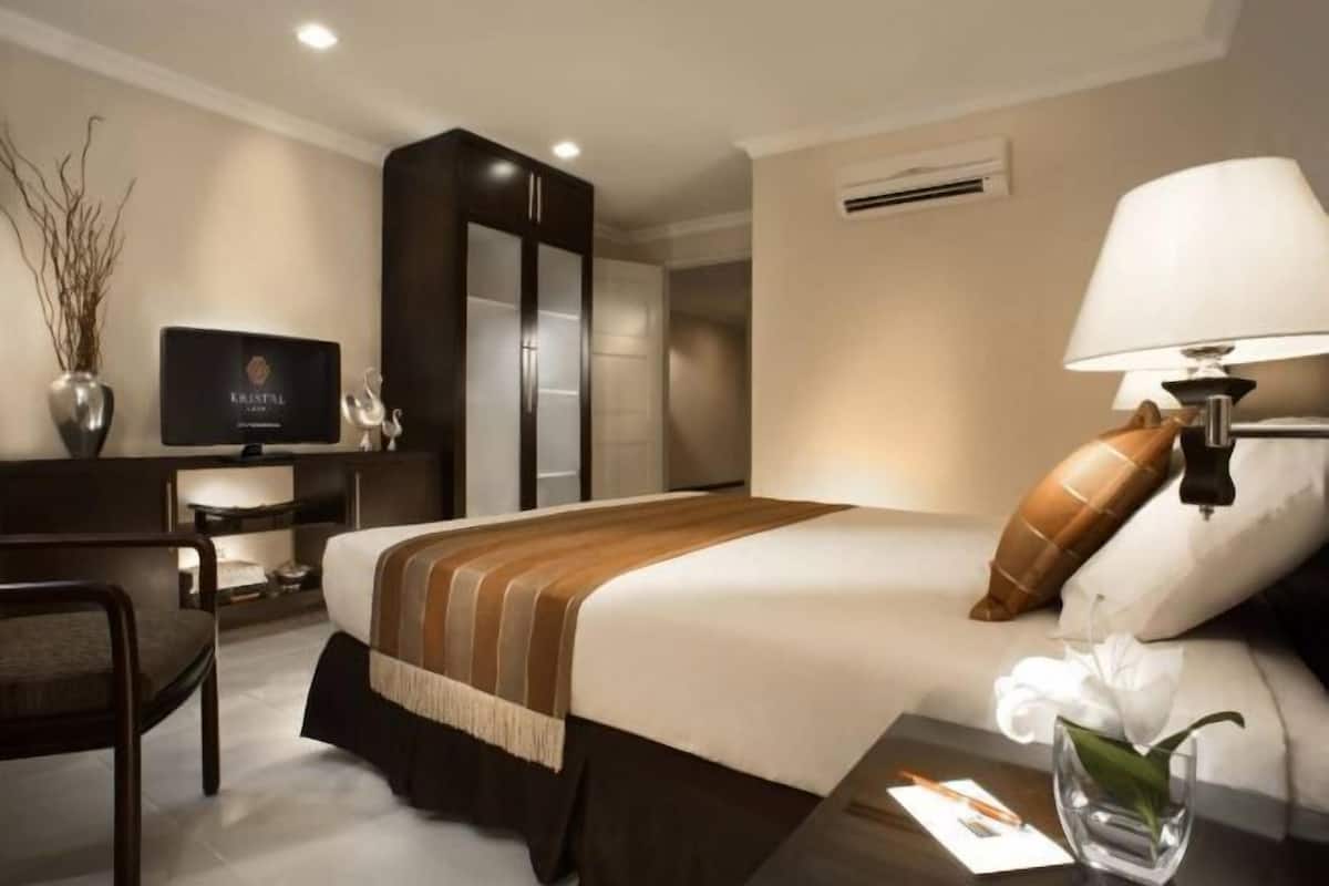 1 bedroom, premium bedding, minibar, in-room safe