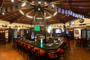2 bars/lounges, sports bar - Hotel Kristal (Jakarta)