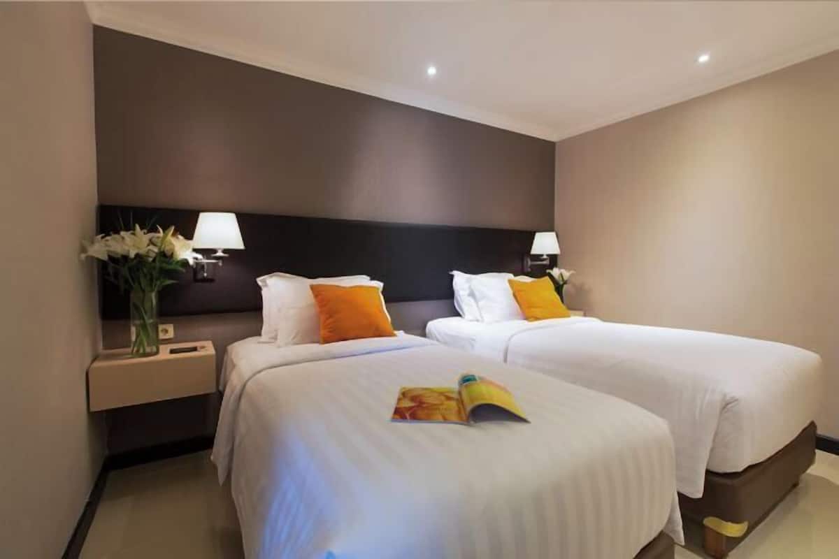 3 bedrooms, premium bedding, minibar, in-room safe