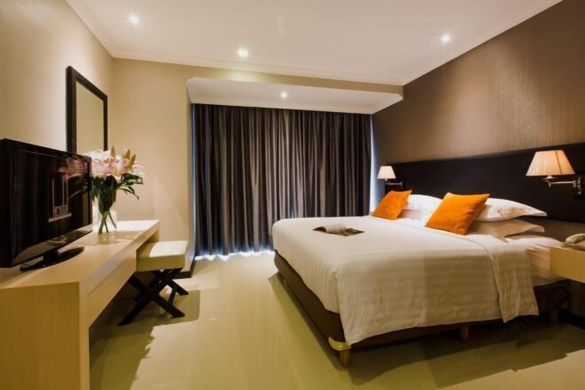1 bedroom, premium bedding, minibar, in-room safe