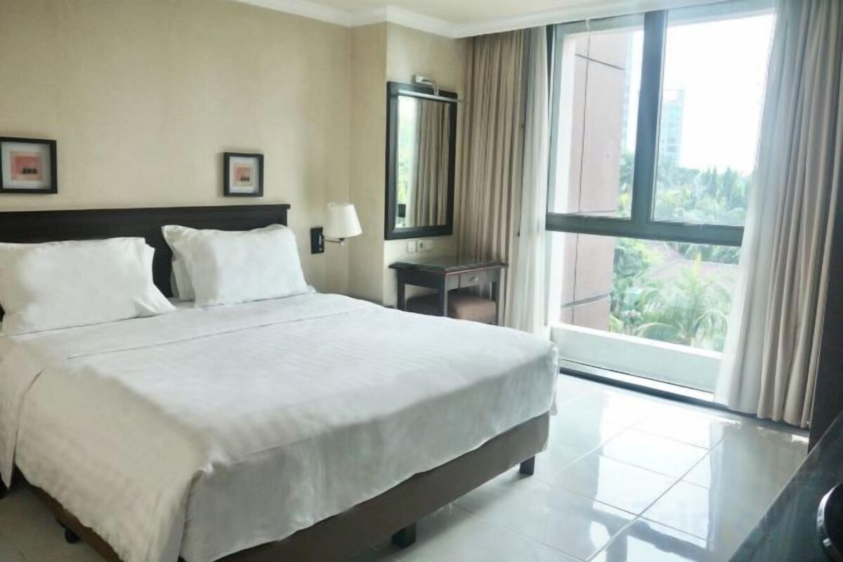 1 bedroom, premium bedding, minibar, in-room safe