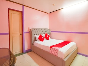 Økonomi-studiosuite | Skrivebord, wi-fi (inkludert) og sengetøy