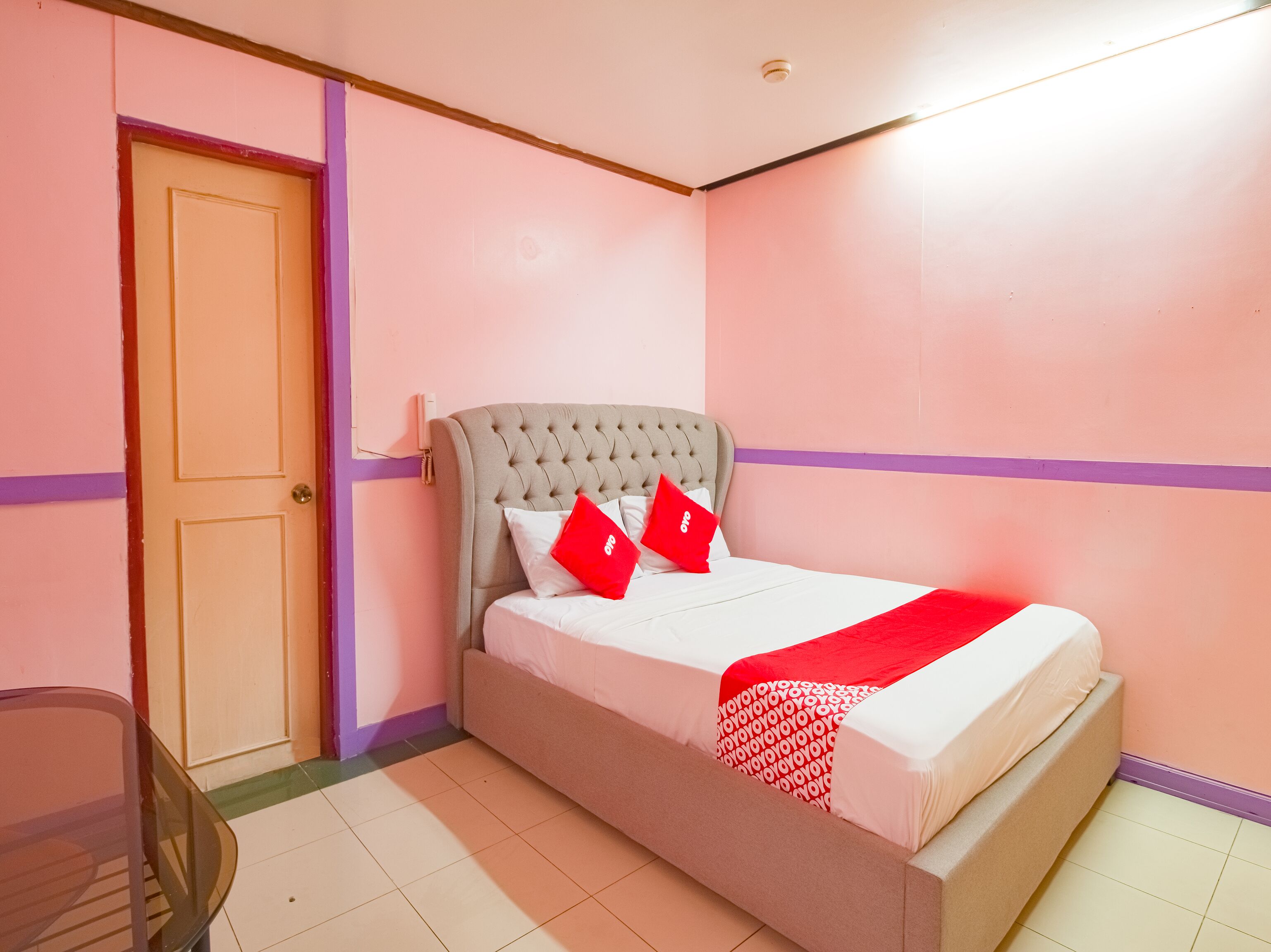 Desk, WiFi (free), bed sheets