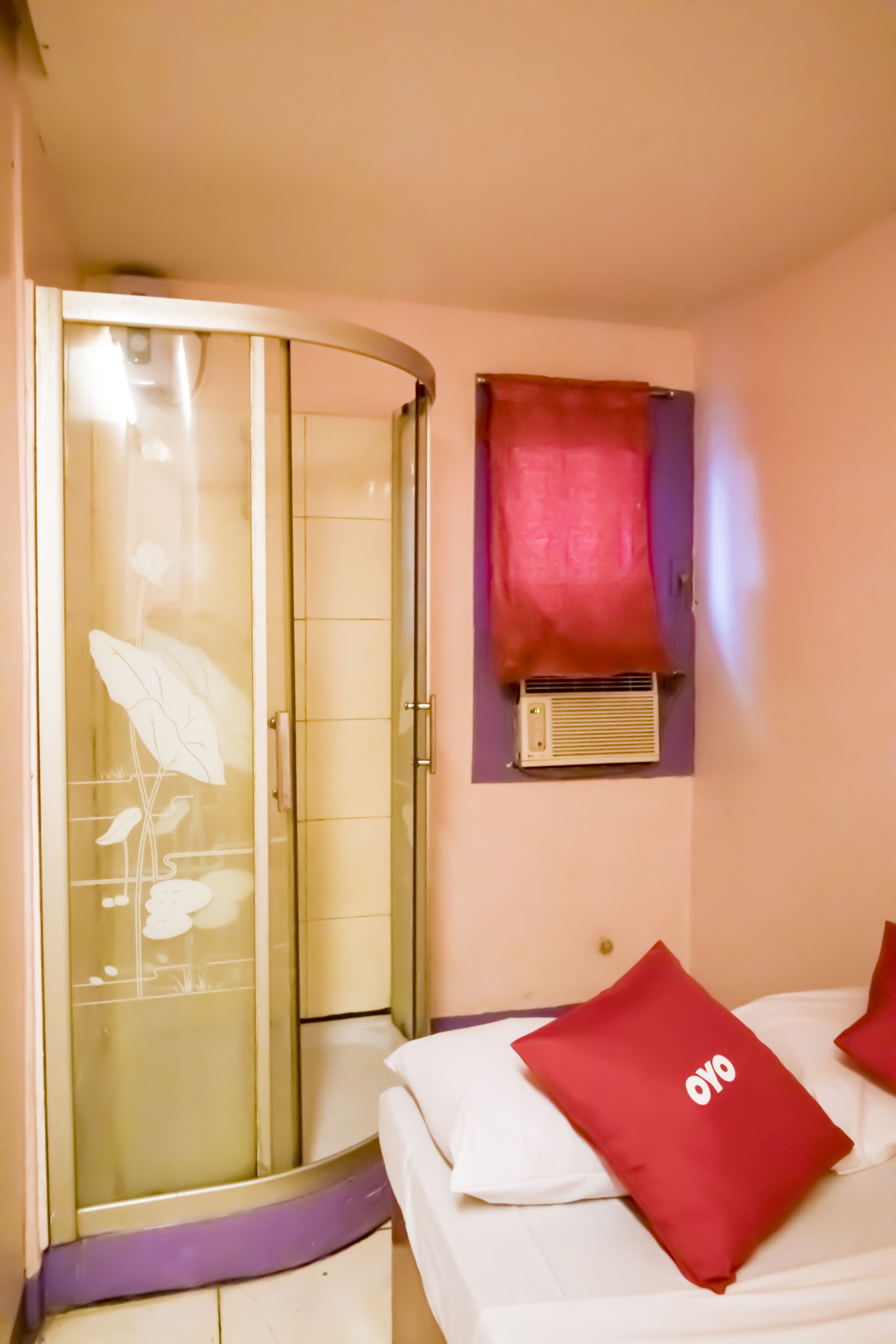 Desk, WiFi (free), bed sheets