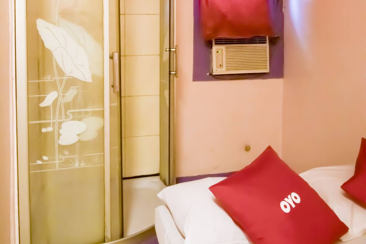 Desk, WiFi (free), bed sheets