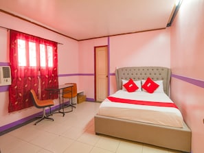 Økonomi-studiosuite | Skrivebord, wi-fi (inkludert) og sengetøy