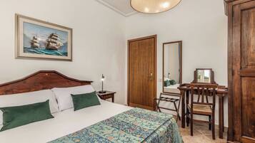 Standard Triple Room | Minibar, individually decorated, individually furnished, desk