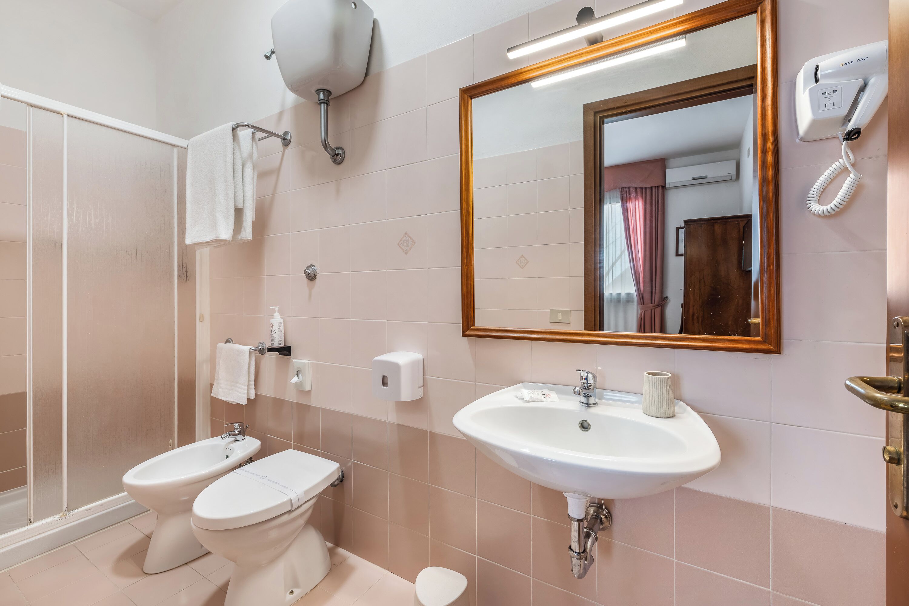 Shower, free toiletries, hair dryer, bidet