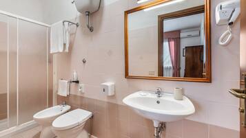 Shower, free toiletries, hair dryer, bidet
