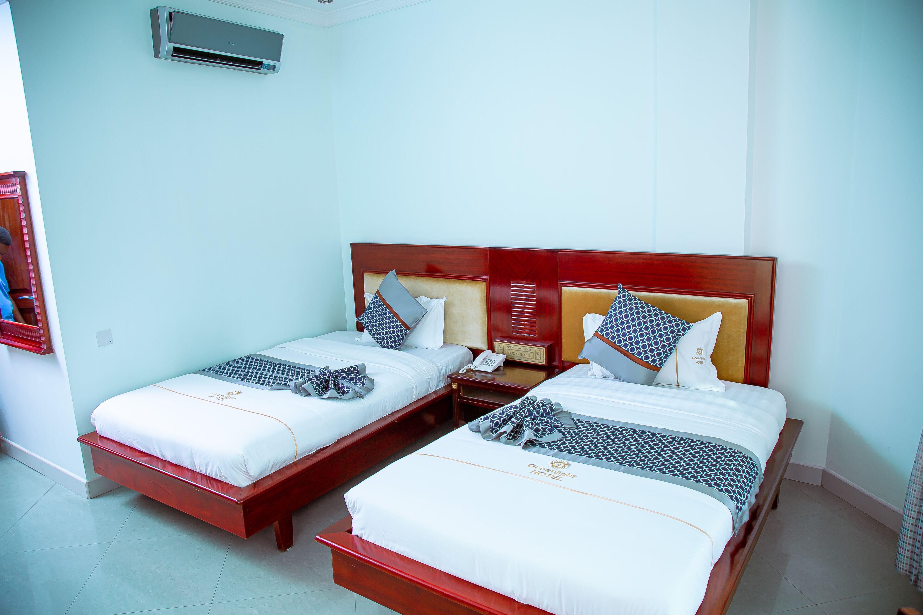 deluxe twin room, jetted tub | premium bedding, minibar, in-room safe, desk