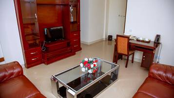 Suite, Sauna | Living area