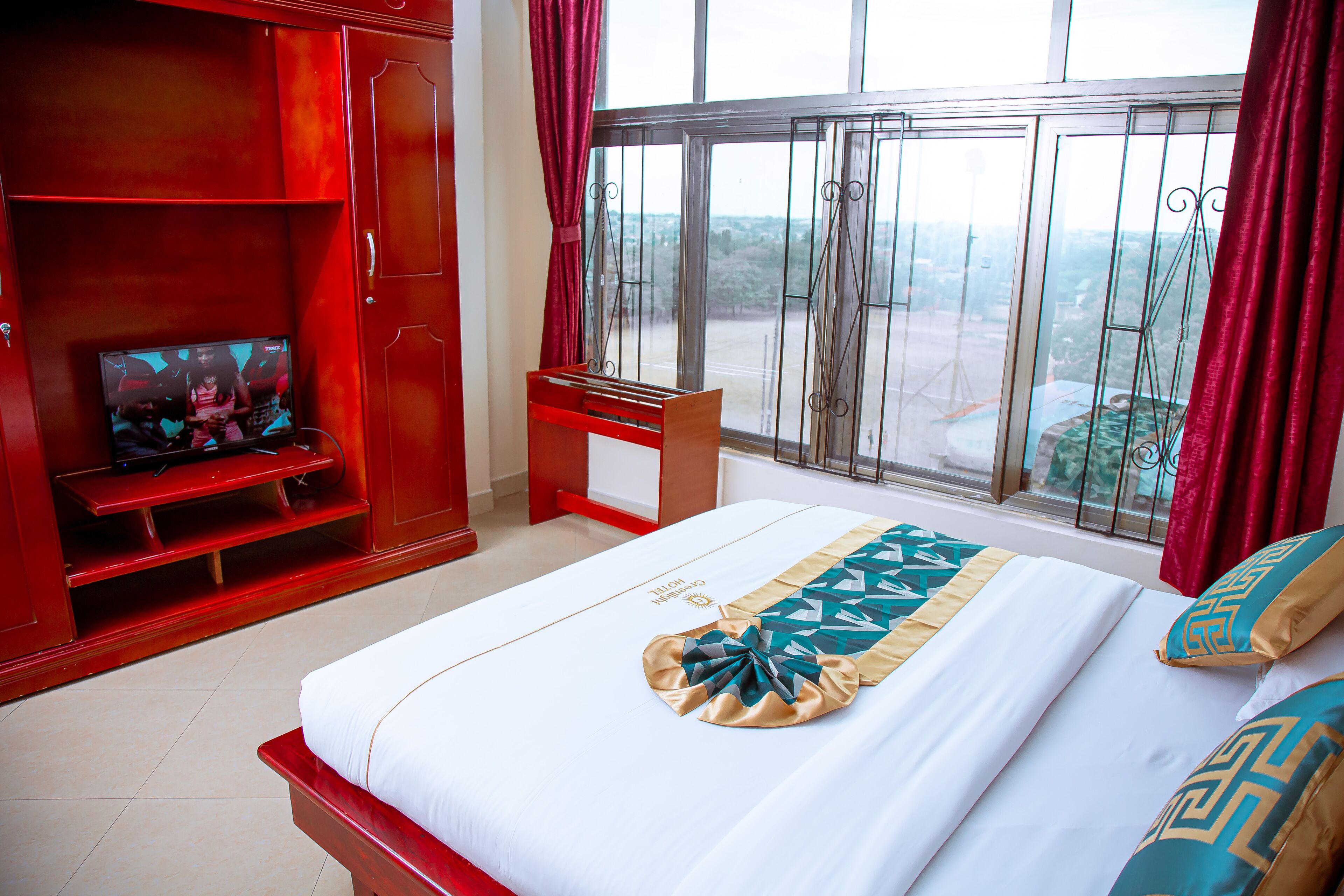 suite, sauna | premium bedding, minibar, in-room safe, desk