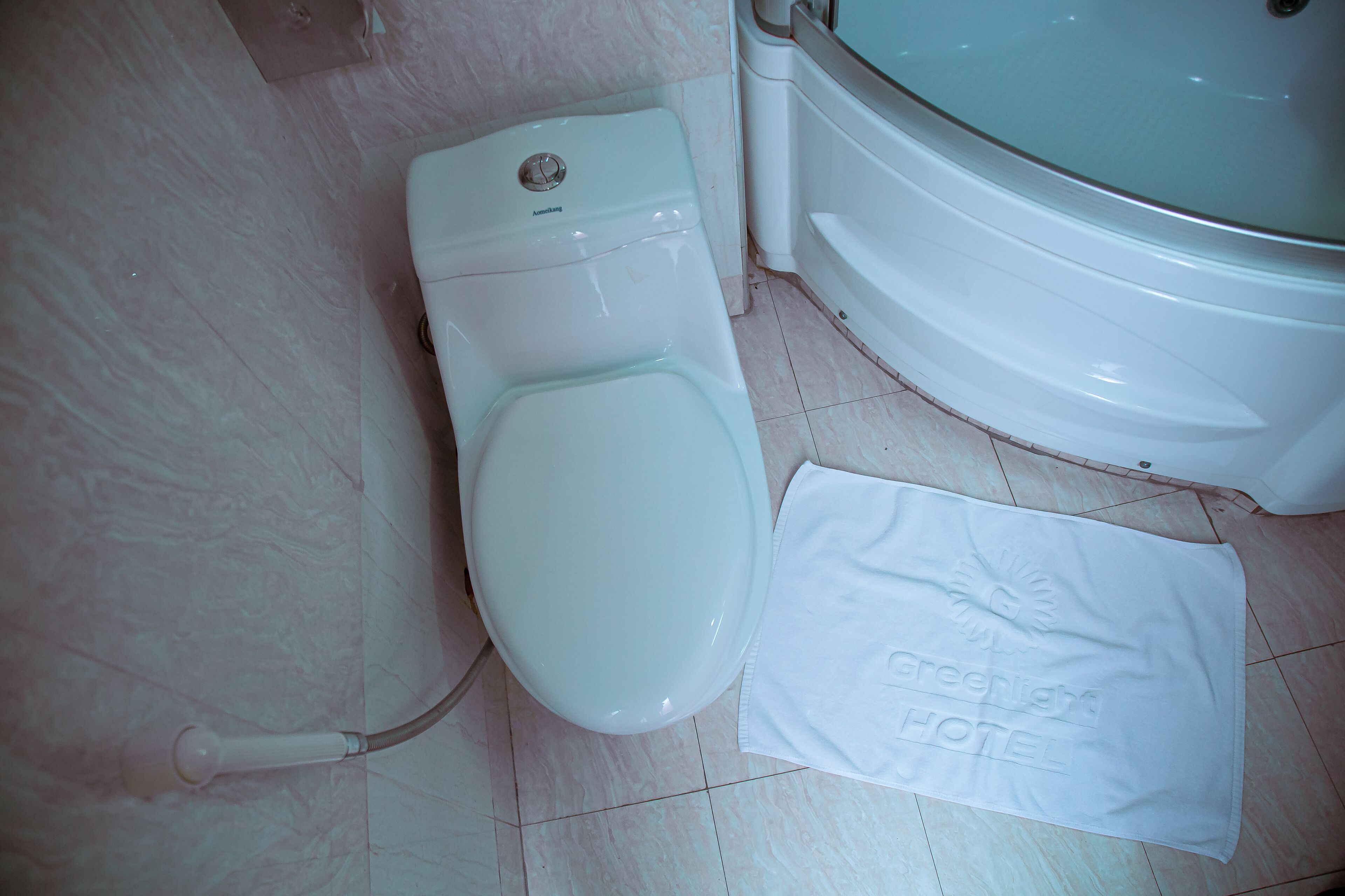 deluxe twin room, jetted tub | bathroom | shower, free toiletries, hair dryer, bathrobes