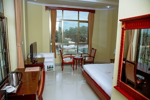 Premium bedding, minibar, in-room safe, desk - Greenlight Hotel (Dar es Salaam)