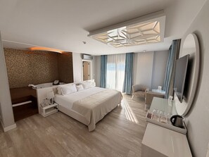 Memory-foam beds, minibar, in-room safe, blackout curtains - Kalyon Çeşme (Cesme)
