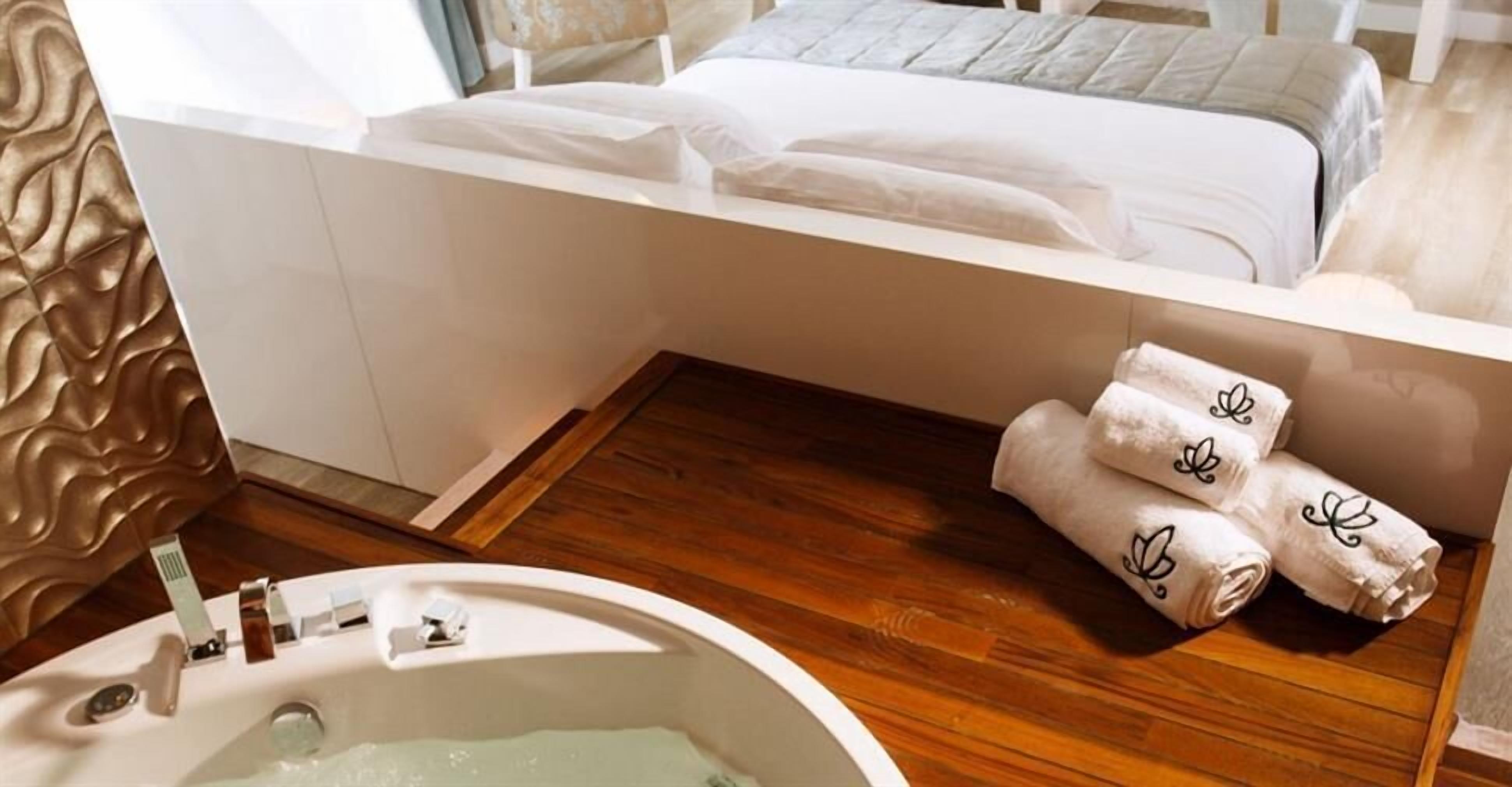 luxury suite | 1 bedroom, memory-foam beds, minibar, in-room safe