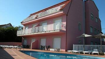 Outdoor pool, sun loungers