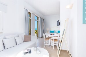Residence with Sea View | Living area | 22-inch LCD TV with satellite channels, TV - Aqua Marina (Rethymno)