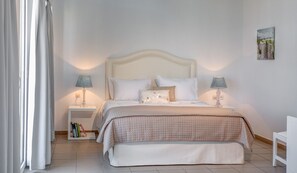 Premium bedding, in-room safe, desk, soundproofing - Aqua Marina (Rethymno)