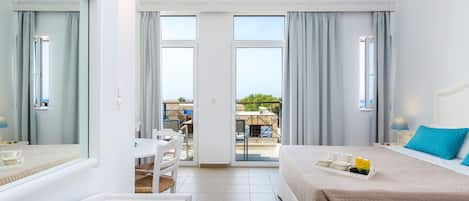 Residence with Sea View | Premium bedding, in-room safe, desk, soundproofing