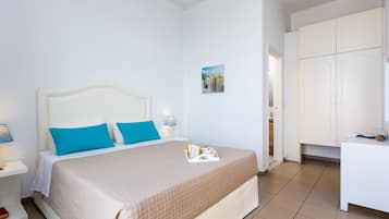Residence with Sea View | Literie de qualité supérieure, coffres-forts dans les chambres, bureau