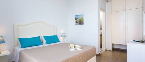 Residence with Sea View | Premium bedding, in-room safe, desk, soundproofing