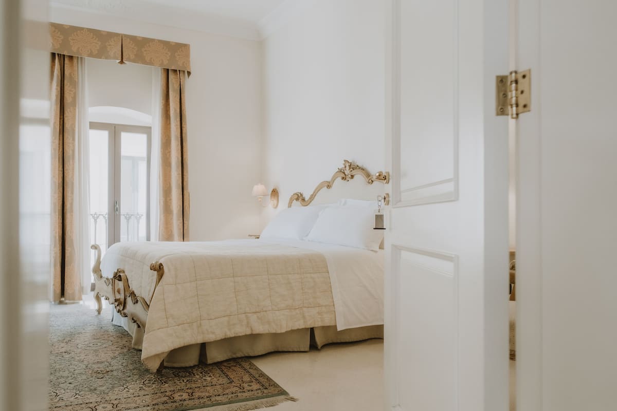 Suite | Seprai premium, minibar, dan tempat tidur bayi (biaya tambahan)