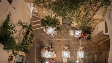 Food court
