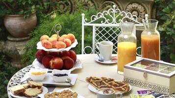 Tägliches Frühstücksbuffet gegen Gebühr