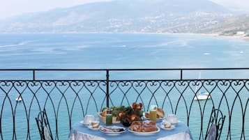 Petit déjeuner buffet compris tous les jours