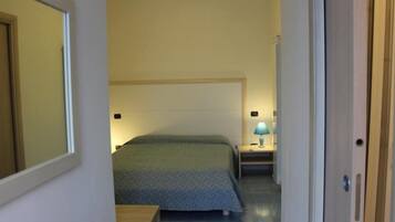 Literie hypoallergénique, couette en duvet d'oie, bureau