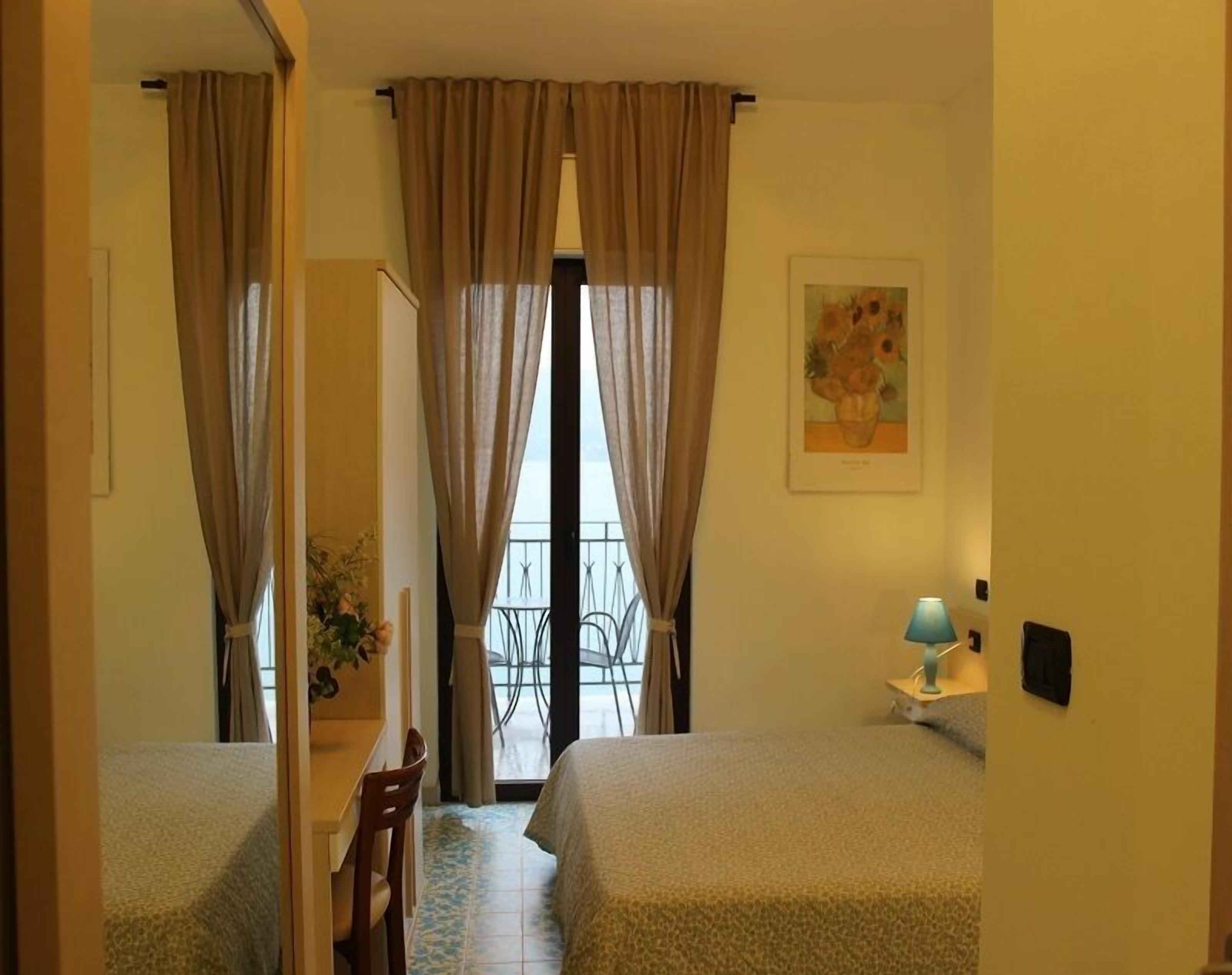 Standard Double Room, Sea View, Oceanfront | Hypo-allergenic bedding, down duvets, desk, rollaway beds