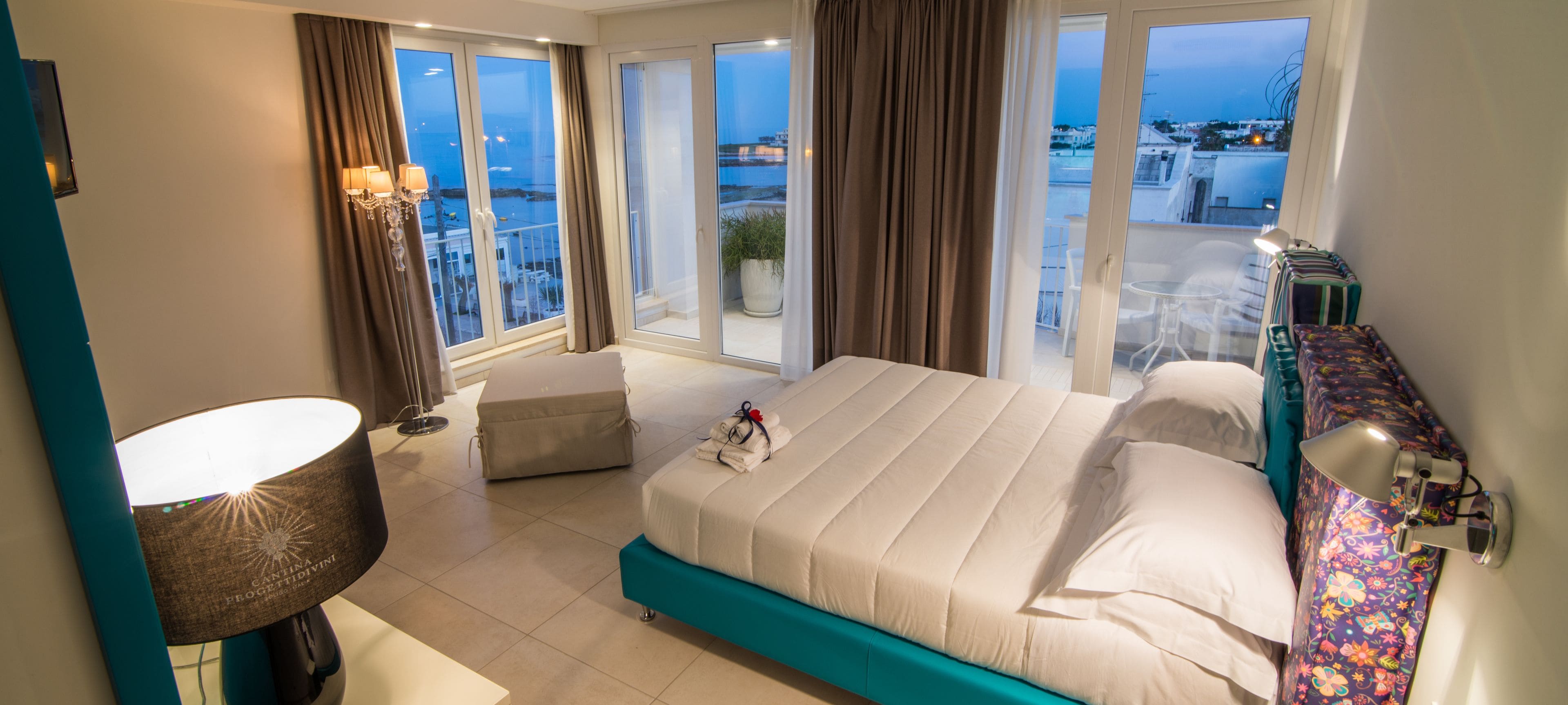 Suite, vue mer | Minibar, coffres-forts dans les chambres, bureau, Wi-Fi gratuit