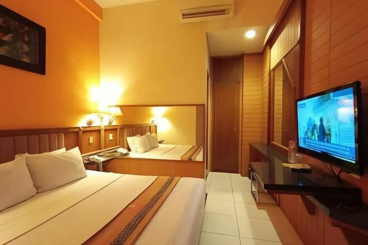 Free WiFi, bed sheets