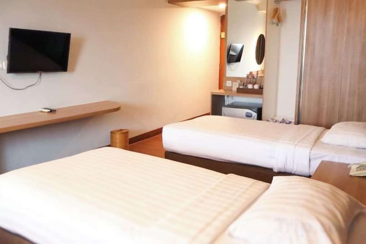 WiFi (free), bed sheets