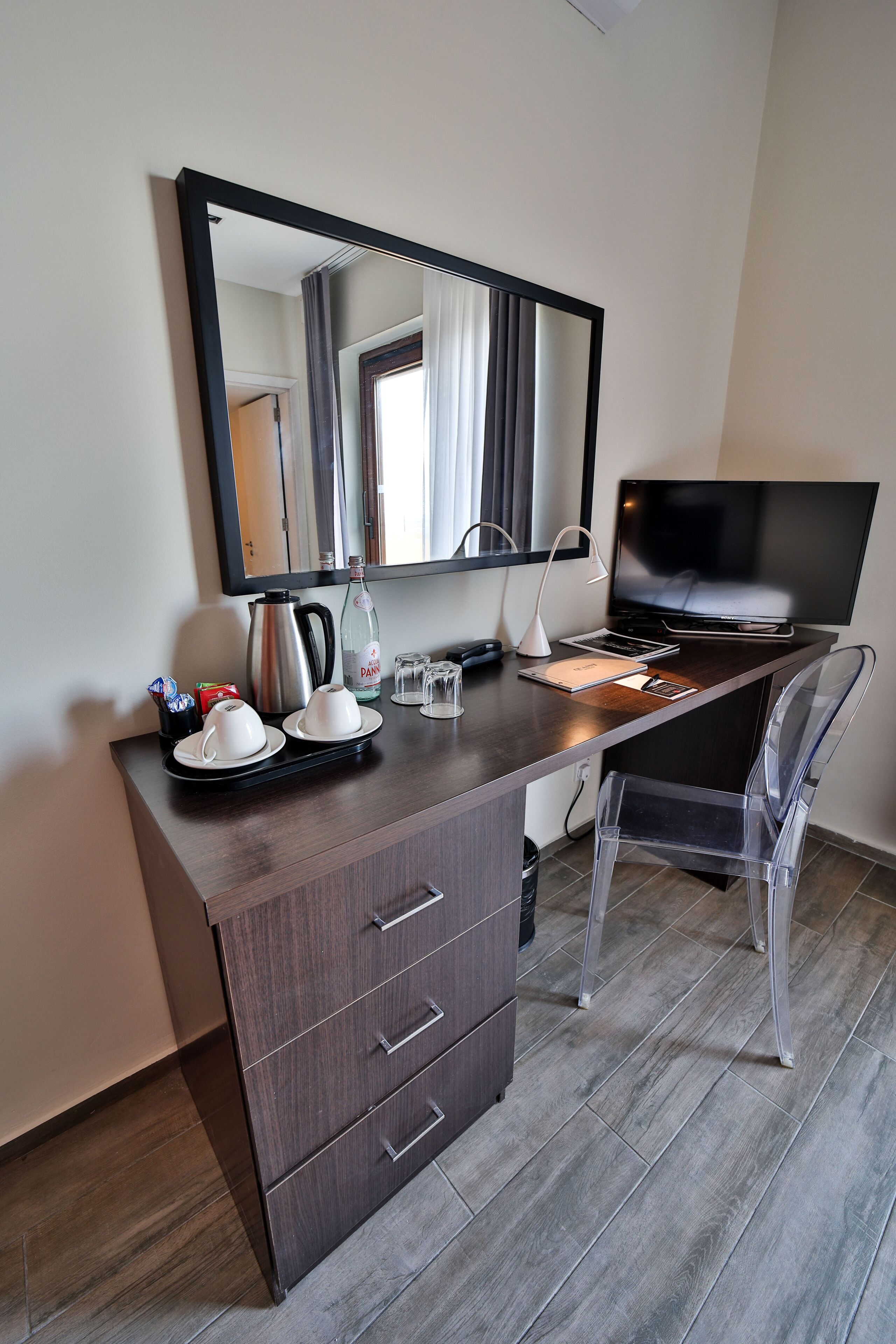 Penthouse Suite | Minibar, in-room safe, individually decorated, individually furnished
