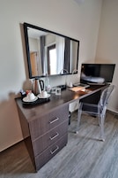 Ático (Suite) | Minibar, caja fuerte, decoración individual y mobiliario individual