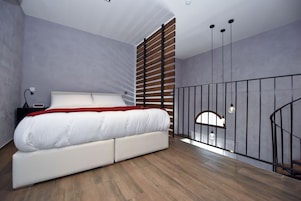 Deluxe Room (Twin Beds x2 Available on Request) | Minibar, in-room safe, individually decorated, individually furnished