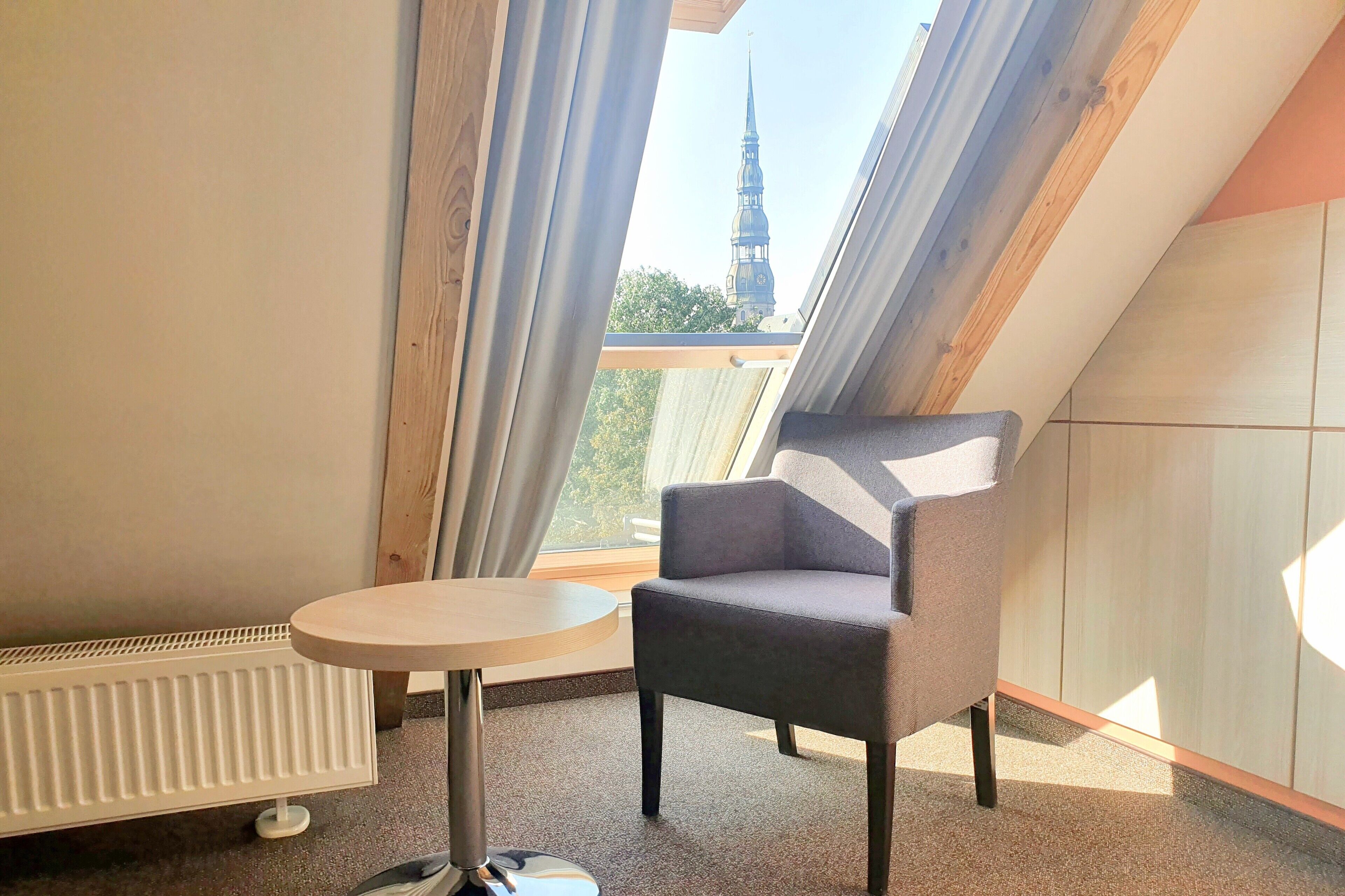 32-cm lcd tv with satellite channels, tv