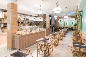 Café da manhã para viagem todos os dias mediante uma taxa