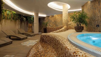 迷你吧、客房内保险箱、办公桌、遮光窗帘