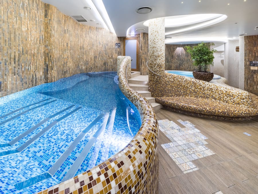 Couples treatment rooms, sauna, hot tub, steam room, Turkish bath