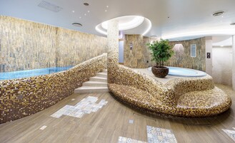 迷你吧、客房内保险箱、办公桌、遮光窗帘