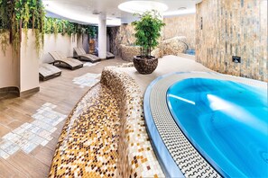 Bathtub spa indoor