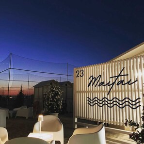 Privéstrand vlakbij, wit zand