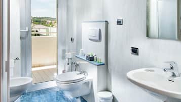 Shower, free toiletries, hair dryer, bidet