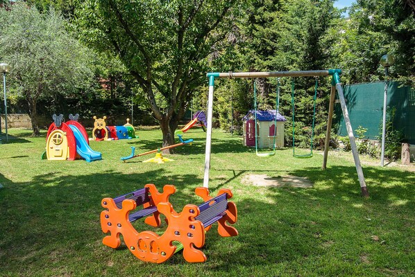 Children’s play area – outdoor