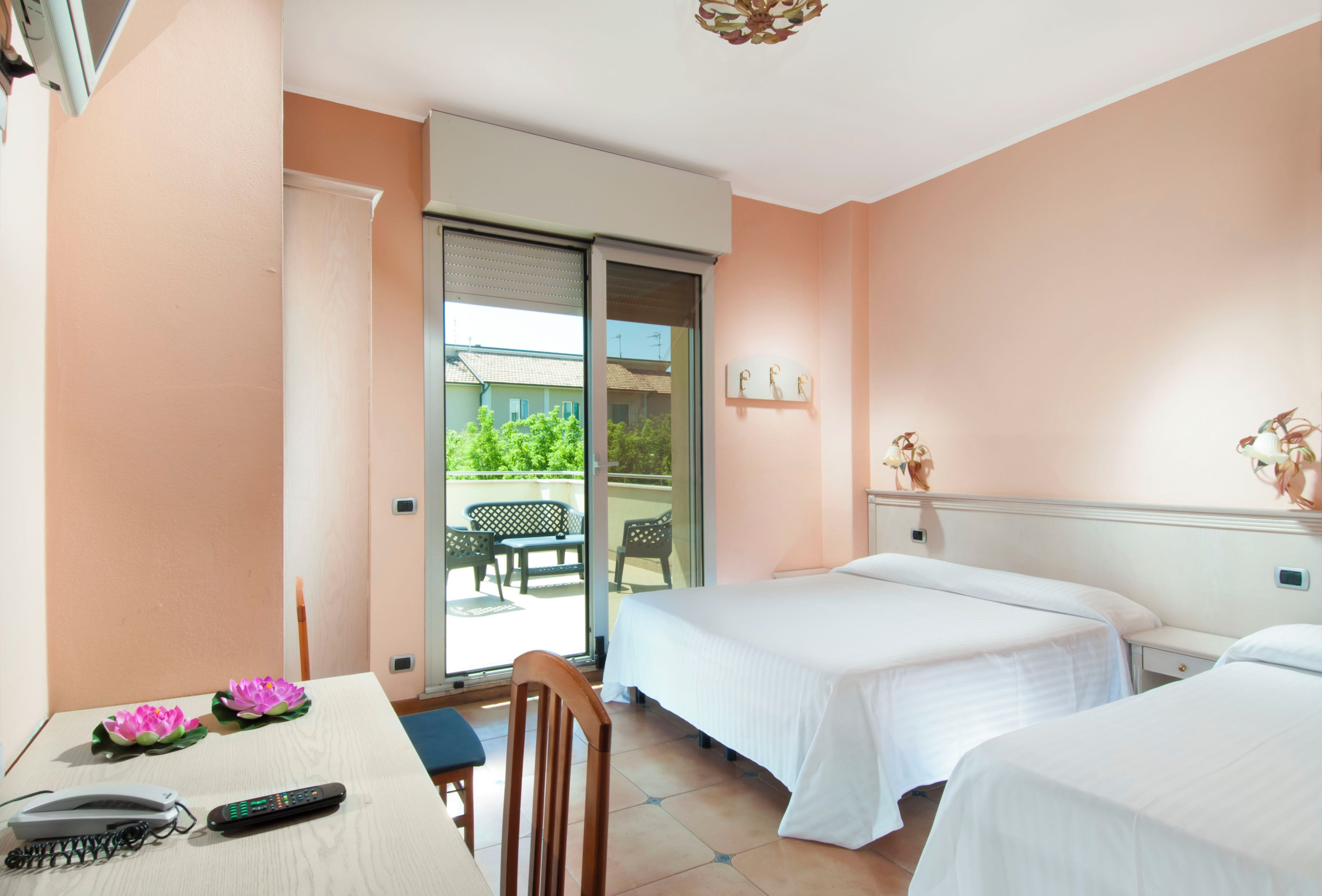 Coffres-forts dans les chambres, bureau, chambres insonorisées