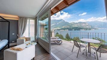 Panoramic-Suite, Seeblick | Daunenbettdecken, Minibar, Zimmersafe, Schreibtisch